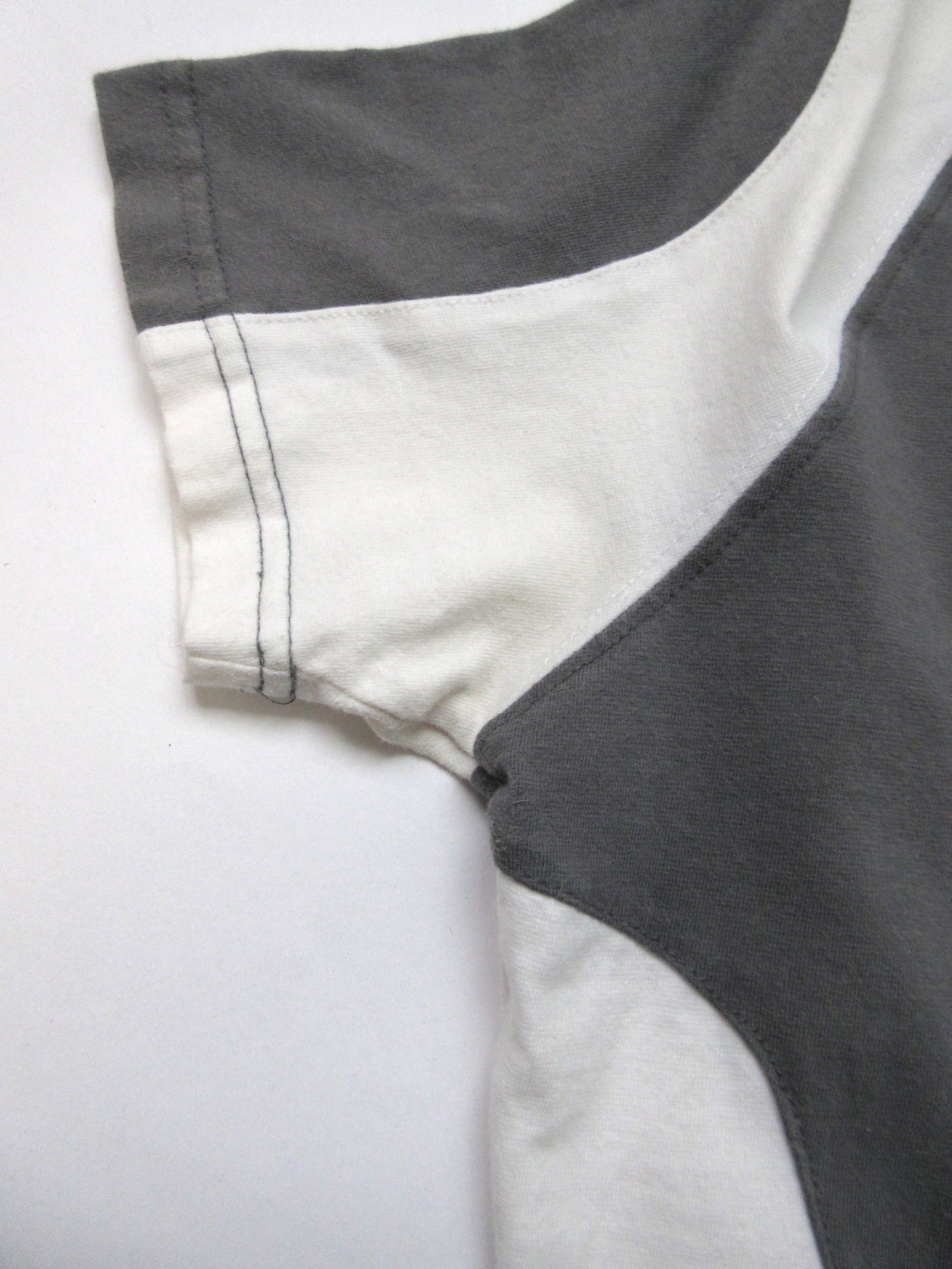 【used】emblem colorblock t-shirt