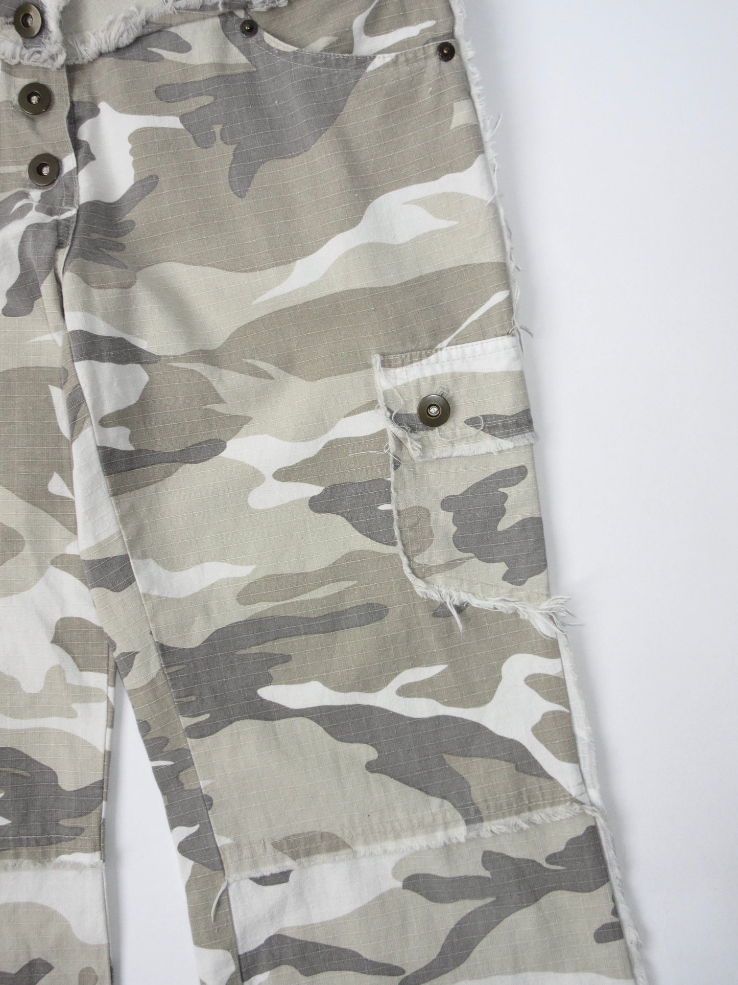 camo pattern low rise pants