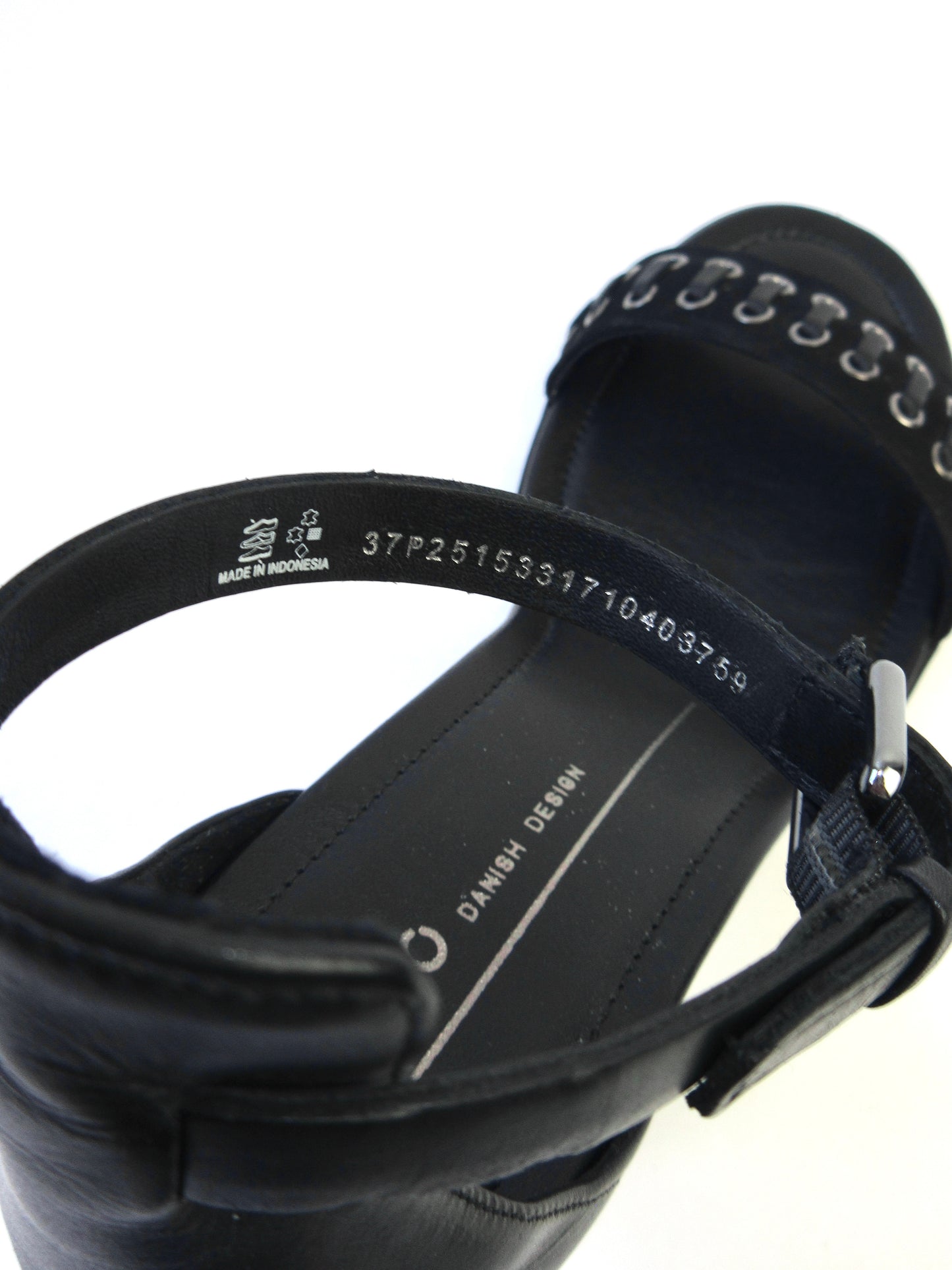 ecco eyelet design heels