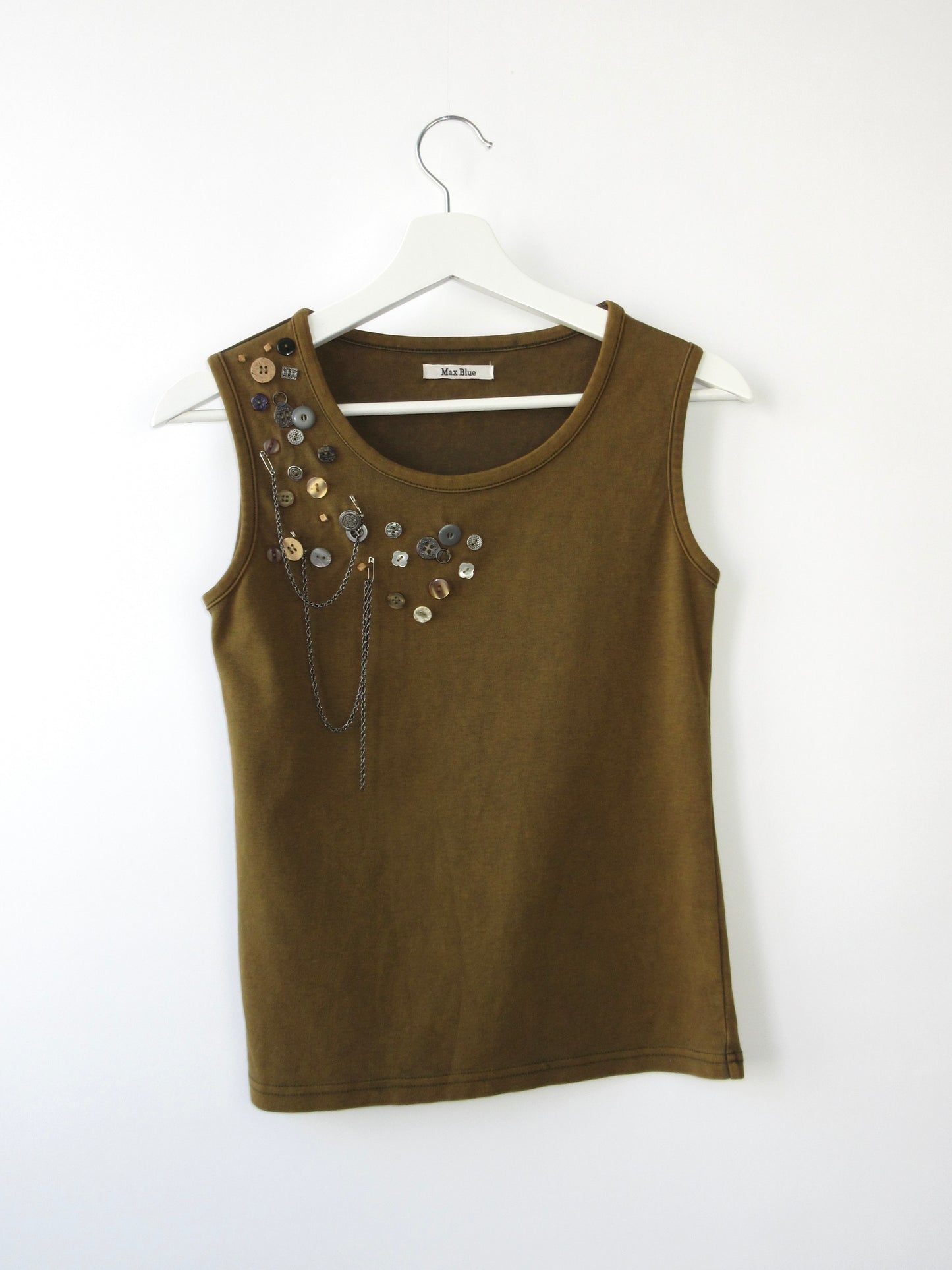 button design sleeveless top
