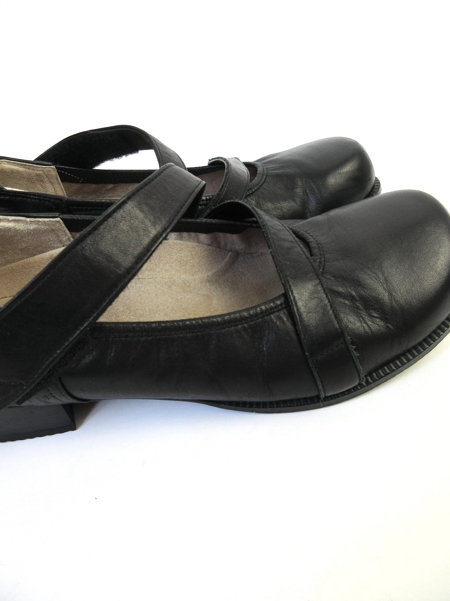 round toe leather shoes