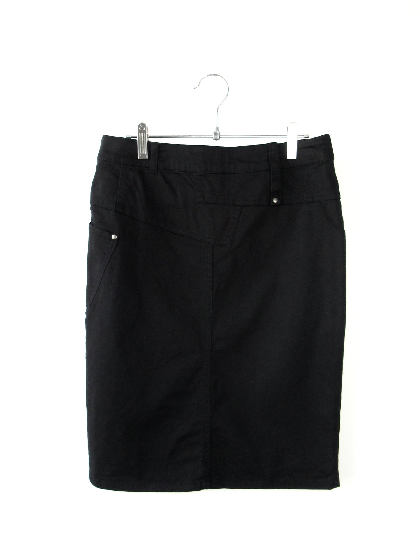 detail design tight skirt