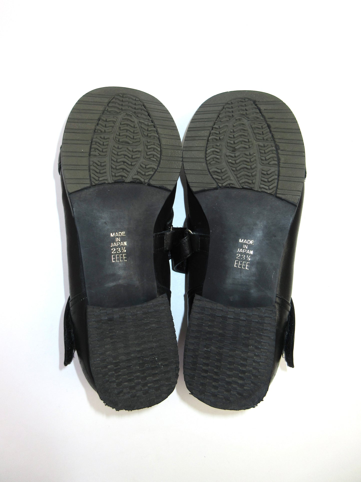 round toe leather shoes