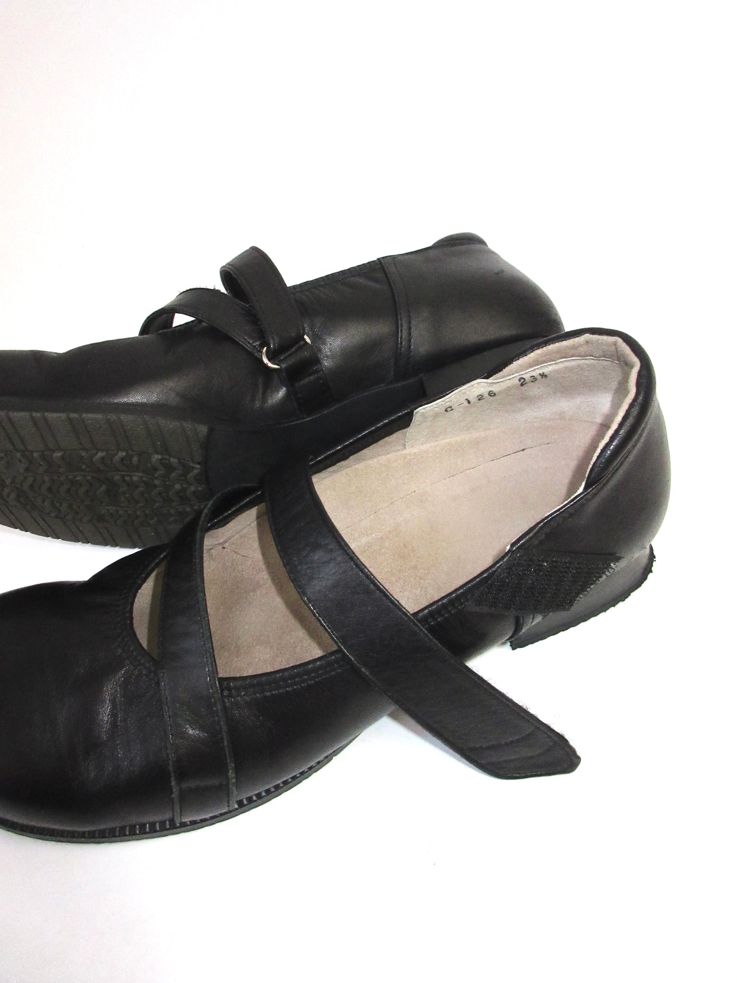 round toe leather shoes