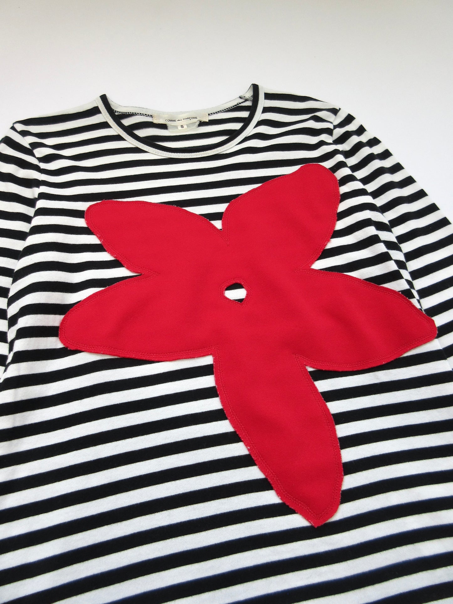 COMME des GARÇONS red flower stripe top