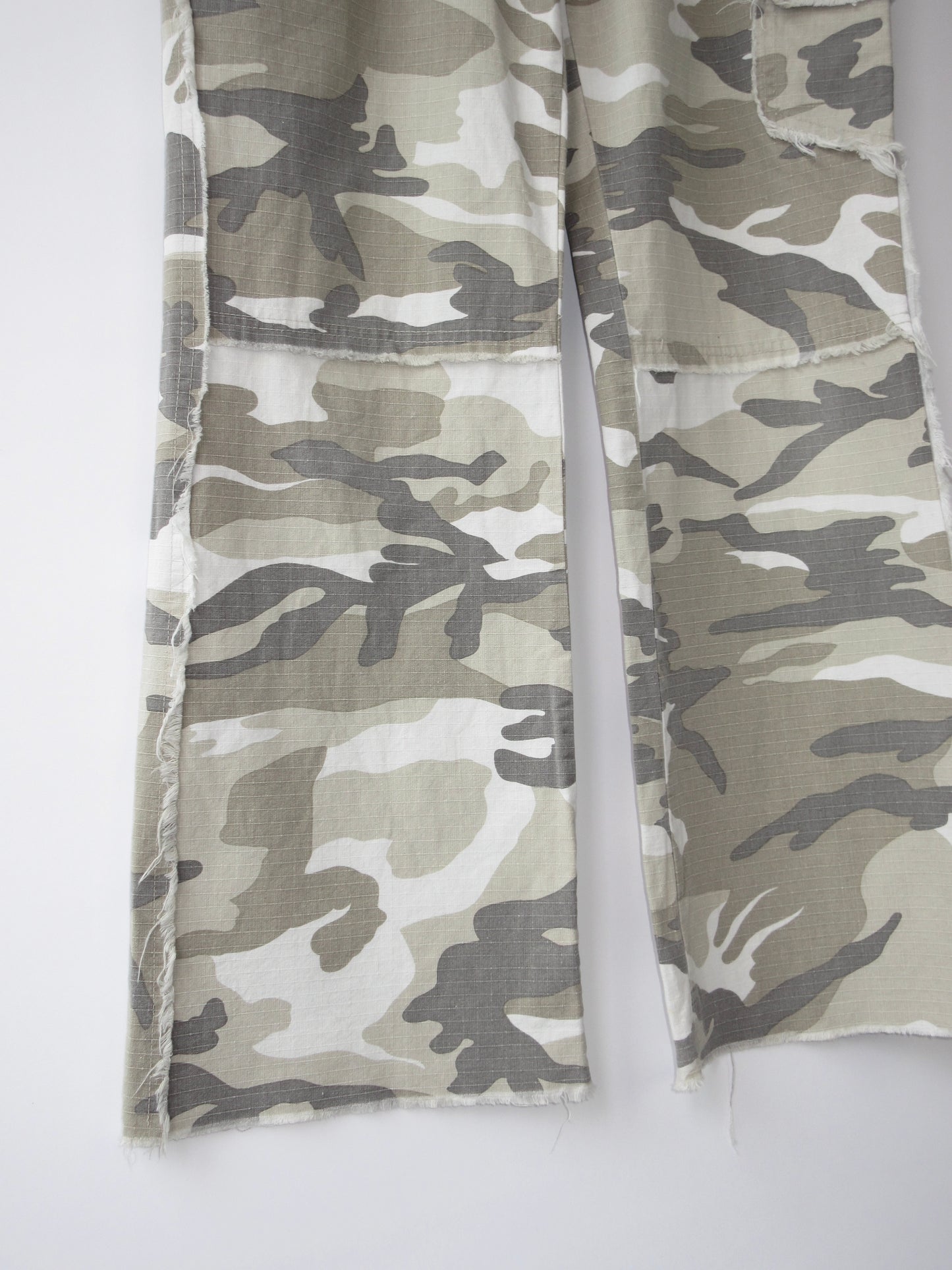 camo pattern low rise pants