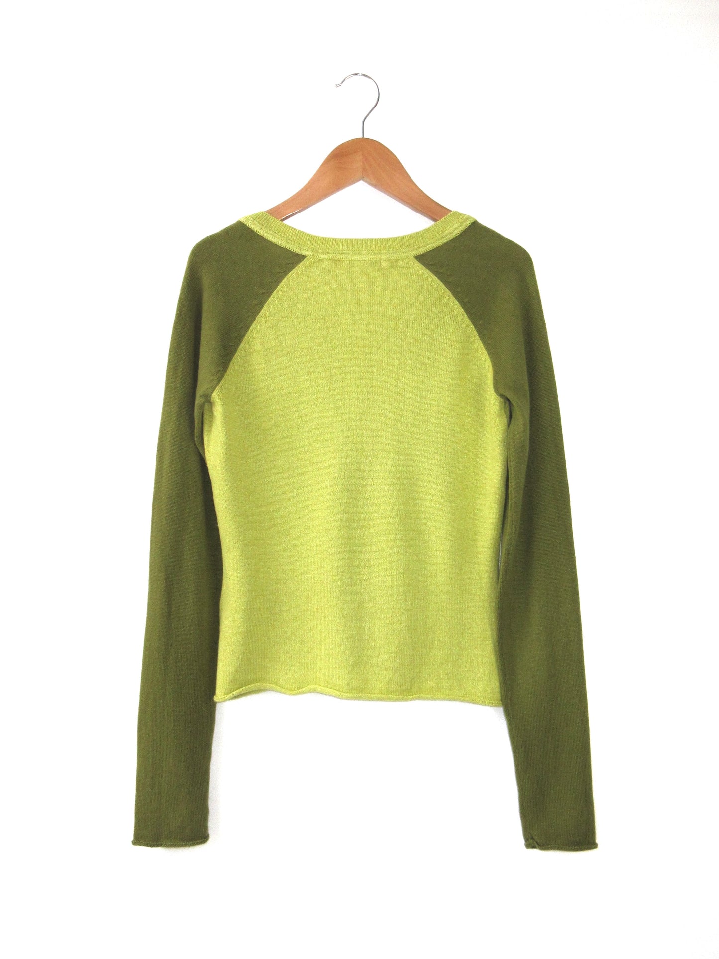 green color raglan sleeve knit top