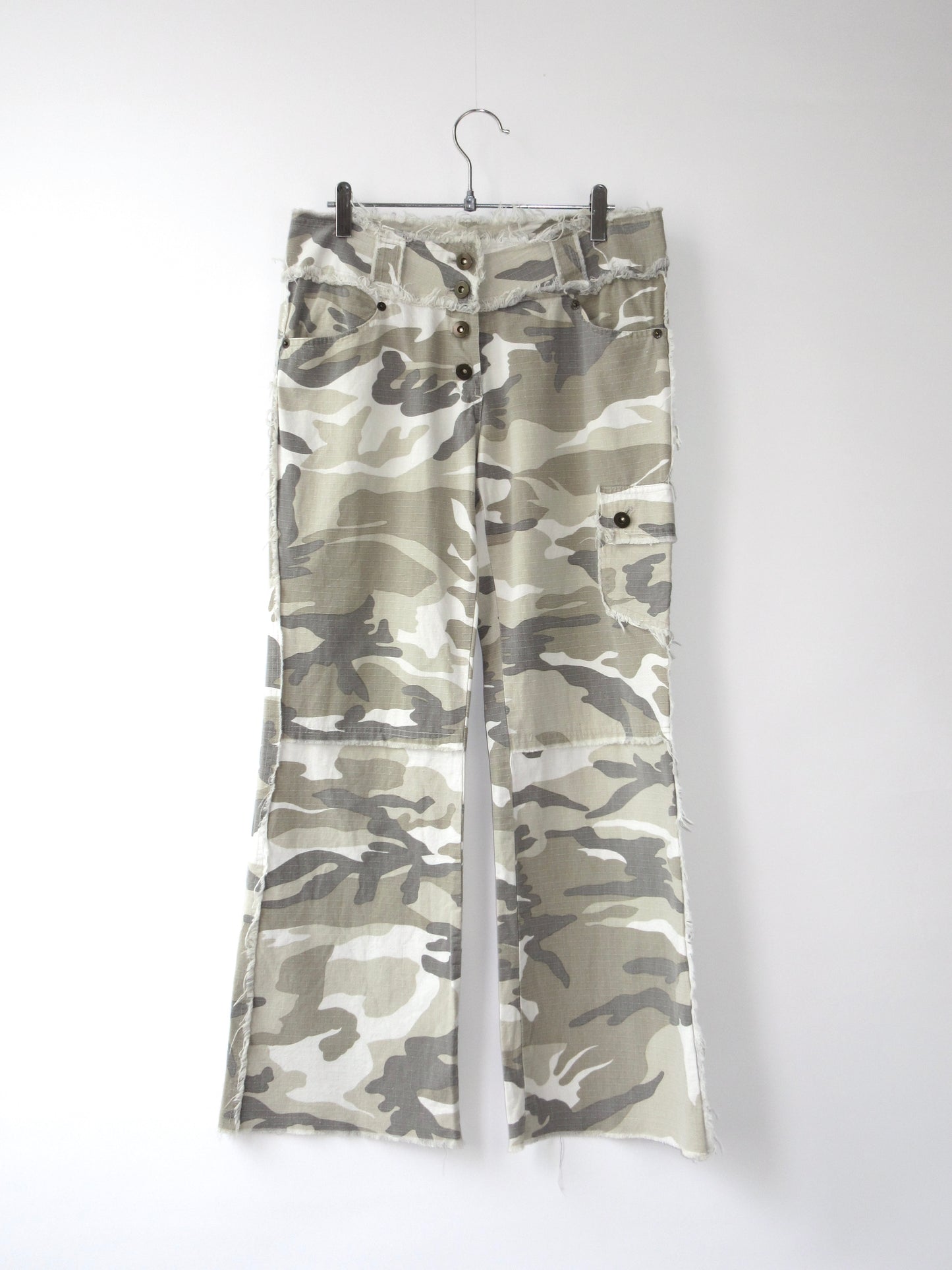 camo pattern low rise pants