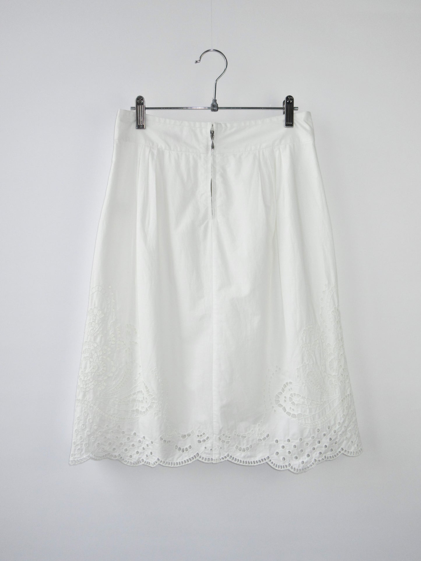 white lace skirt