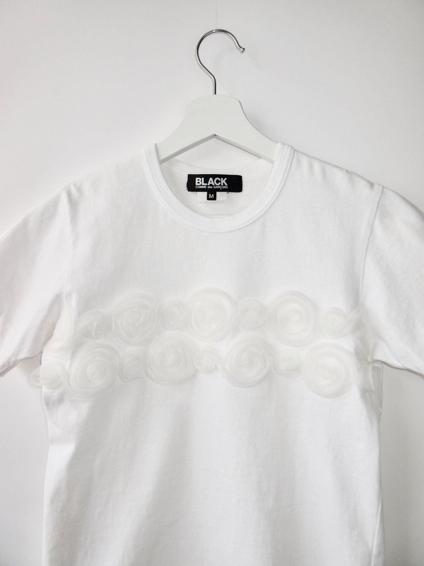 BLACK comme des garcons rose t-shirt