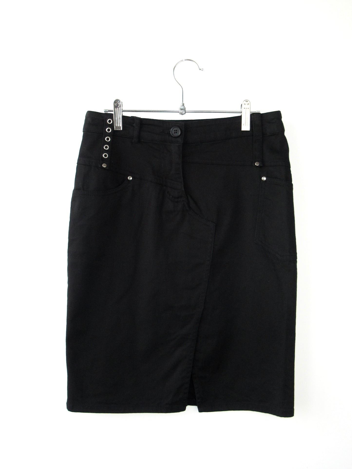 detail design tight skirt