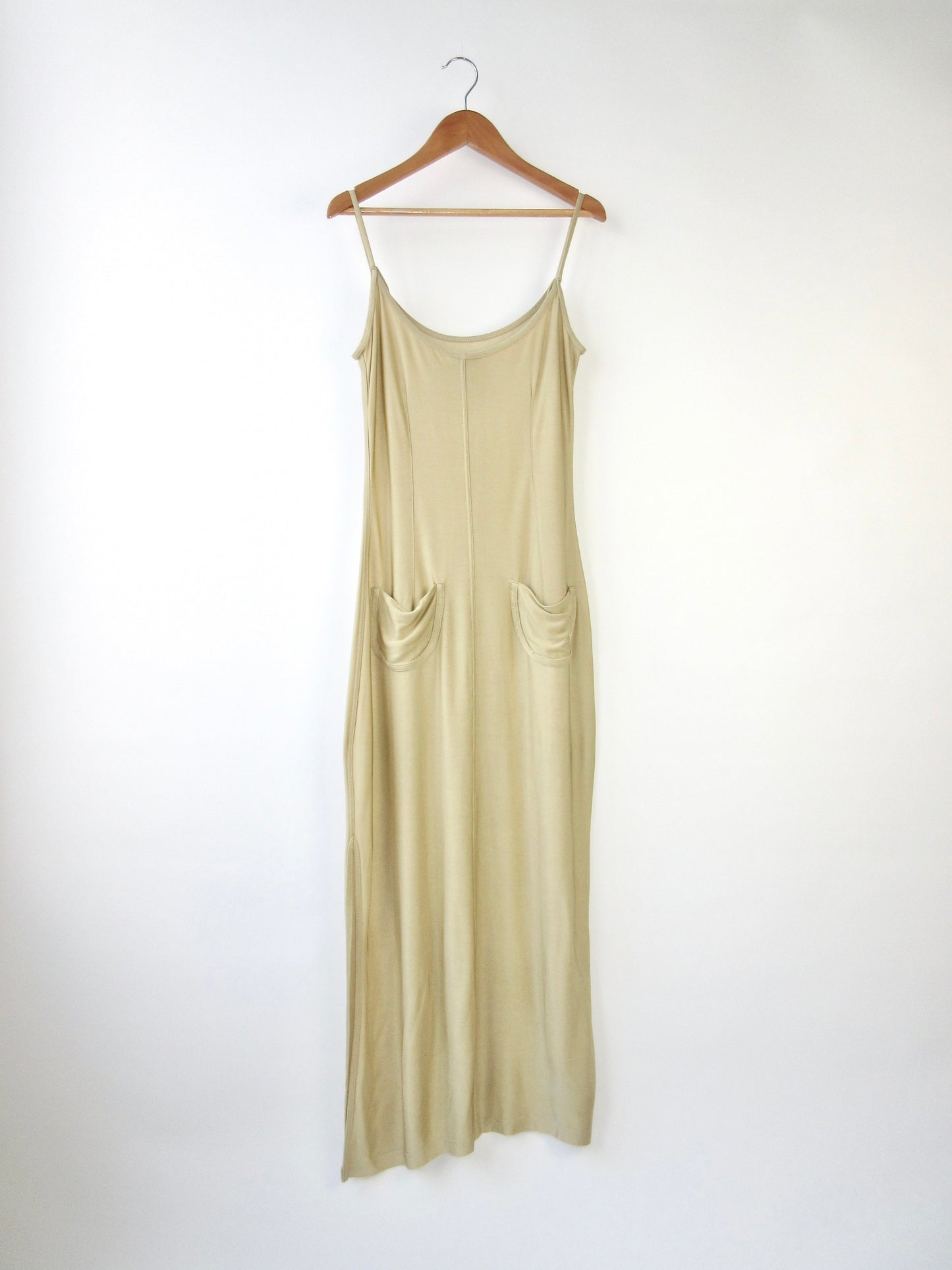 sleeveless long dress