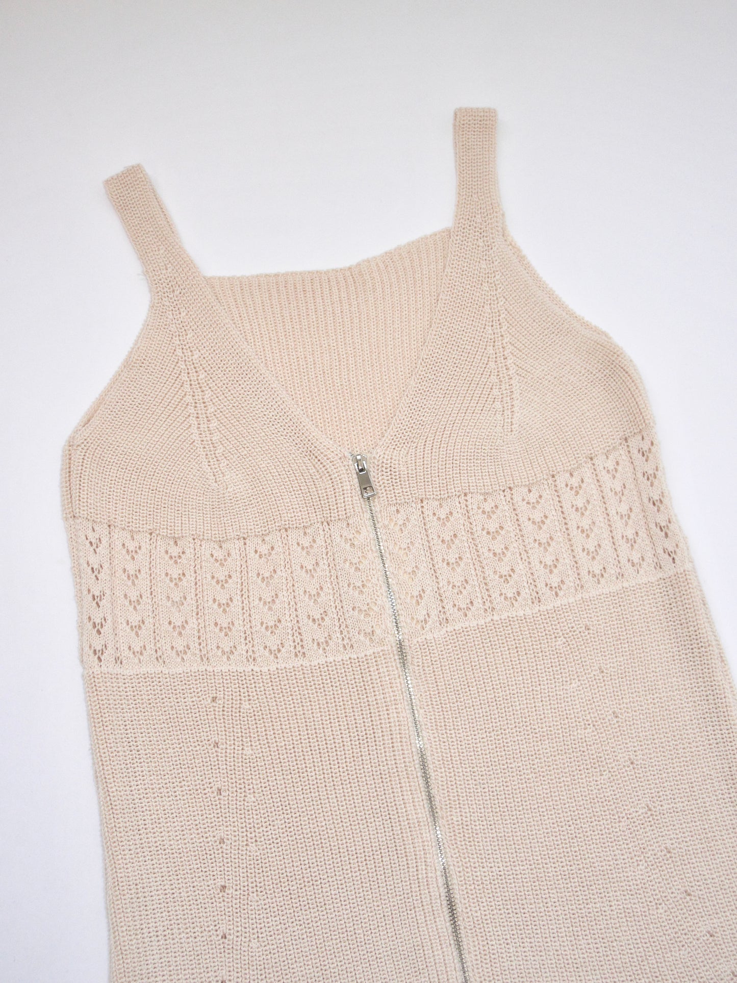 front zip design sleeveless knit top