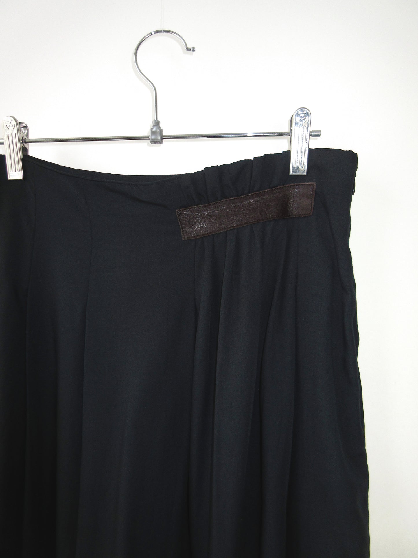 black pleats skirt