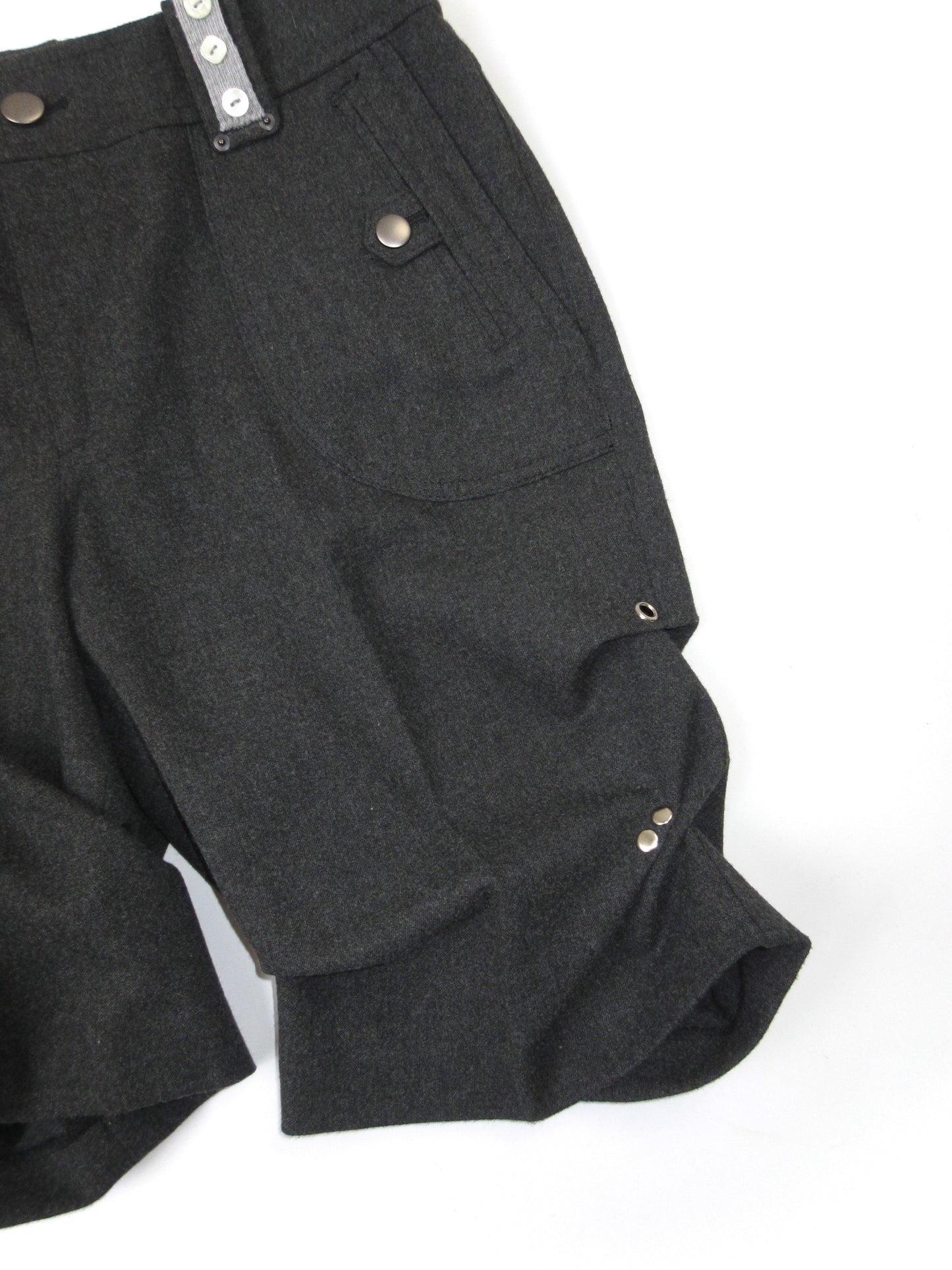 65 worm‐eaten half pants