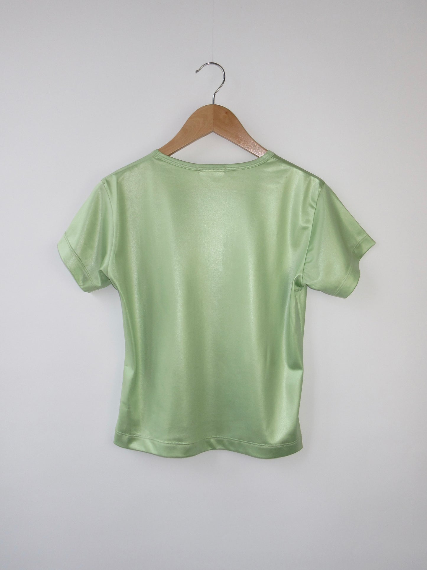 【used】green glossy t-shirt