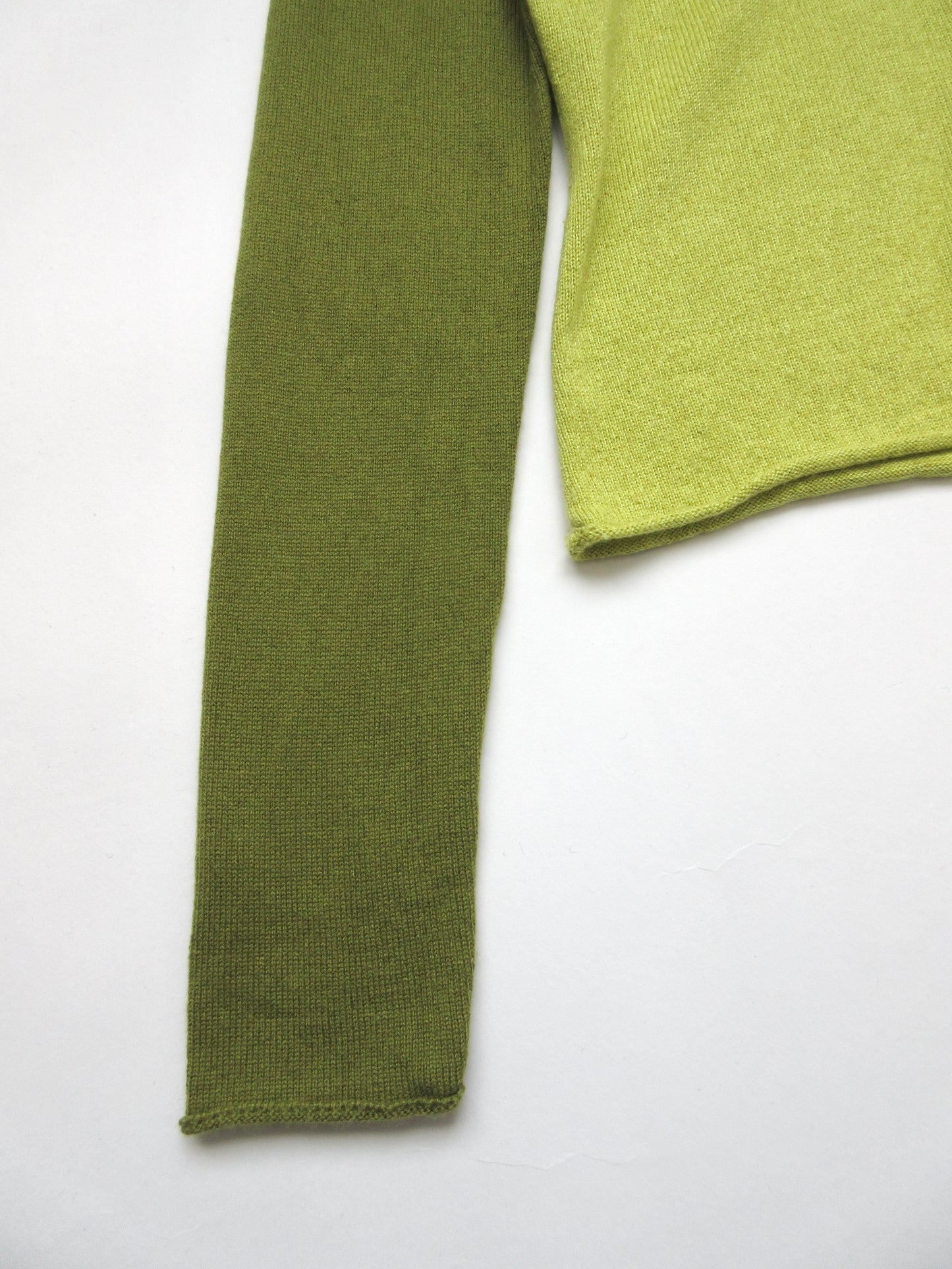 green color raglan sleeve knit top