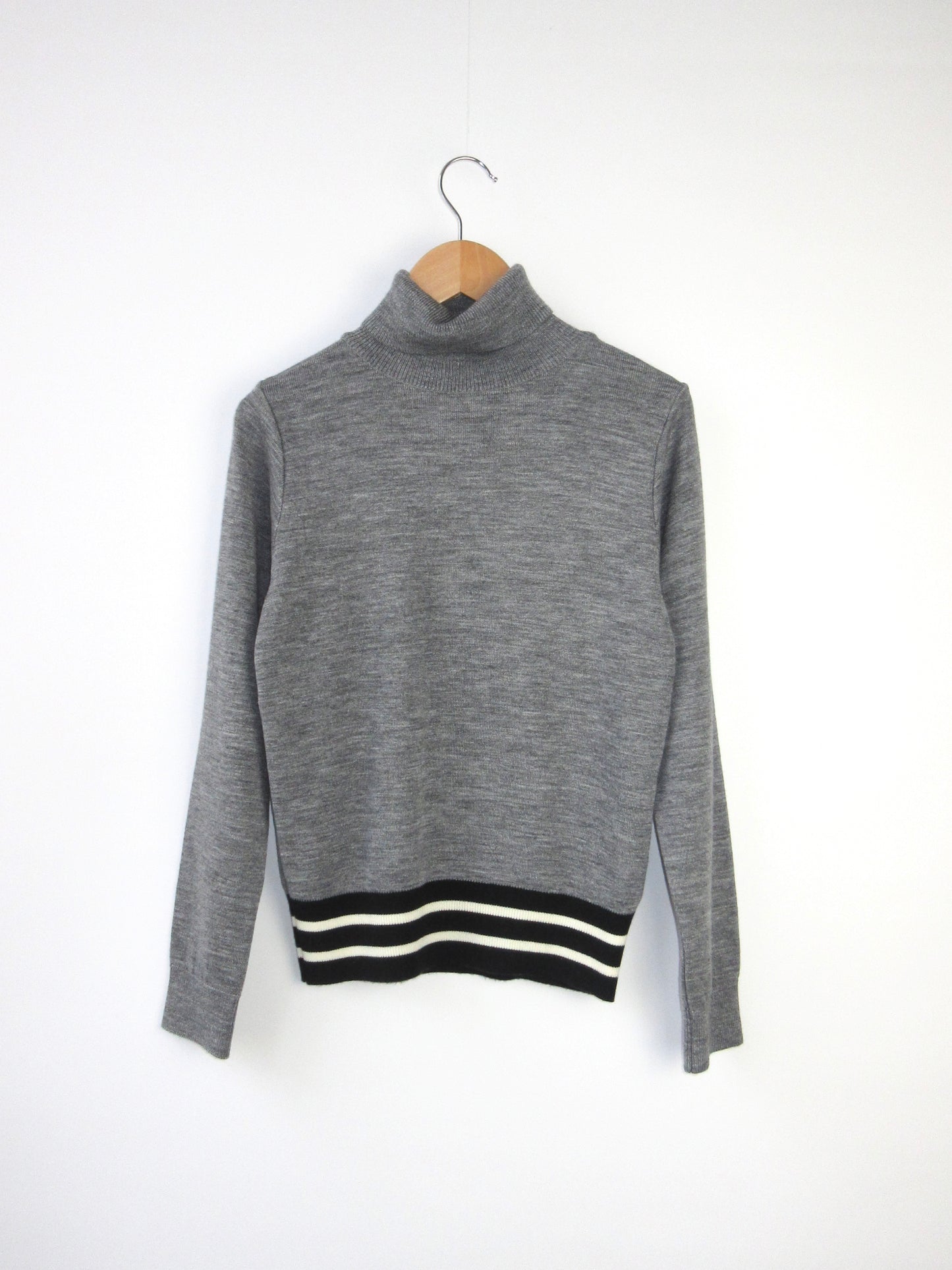 turtleneck top hem stripe