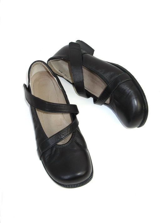 round toe leather shoes