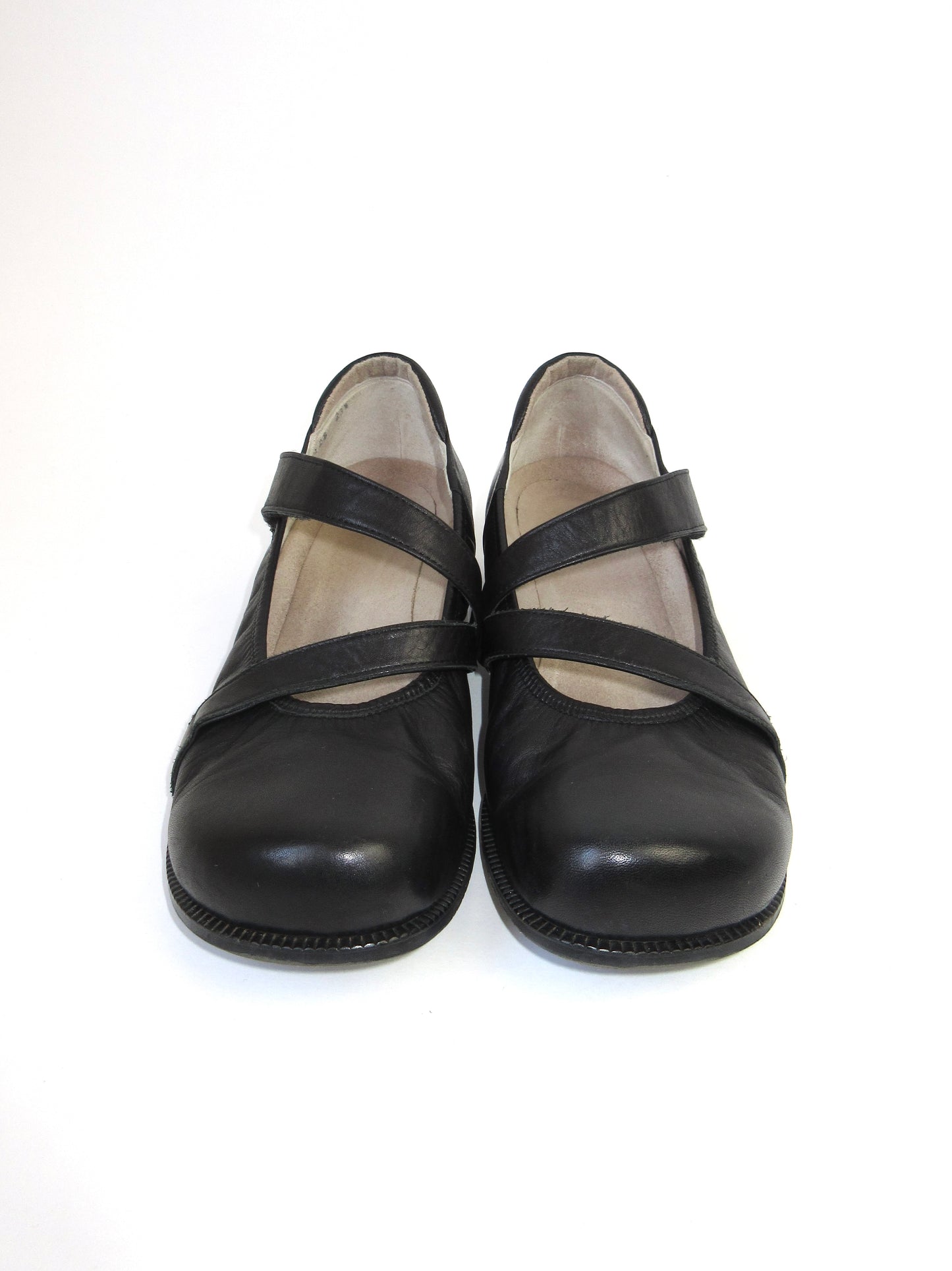 round toe leather shoes