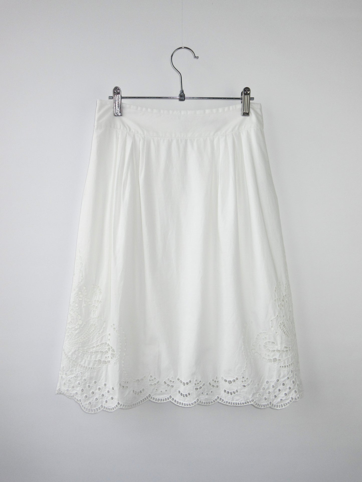 white lace skirt