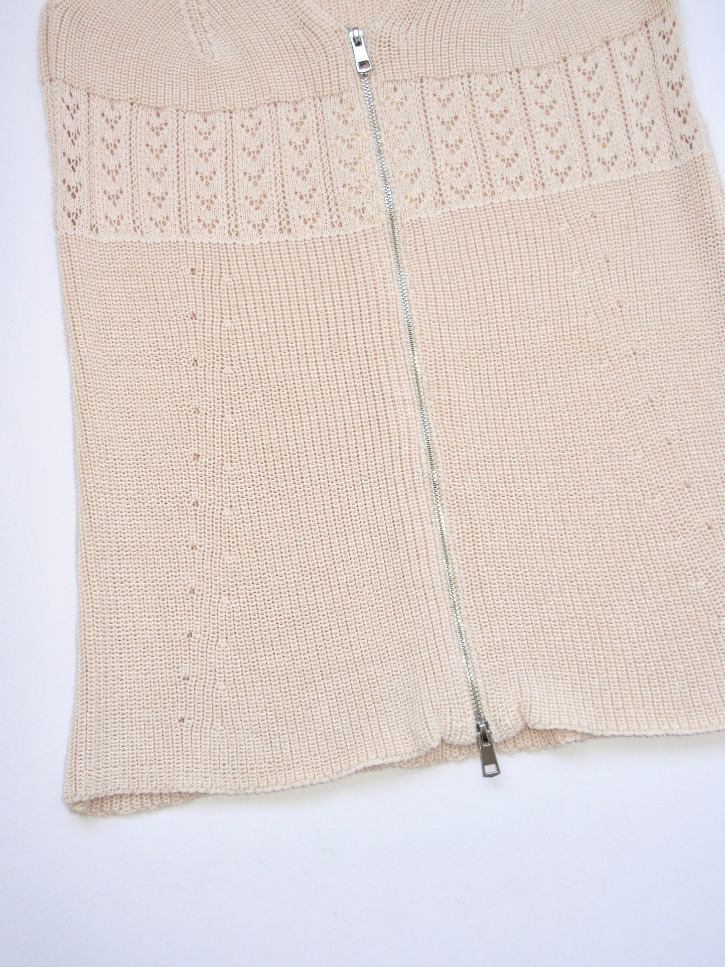 front zip design sleeveless knit top