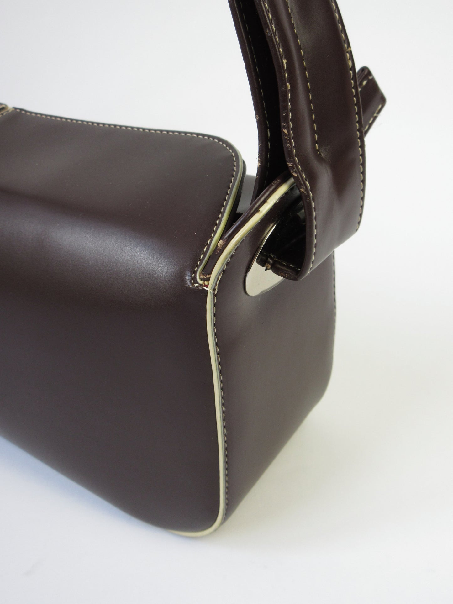 minimal design hand bag