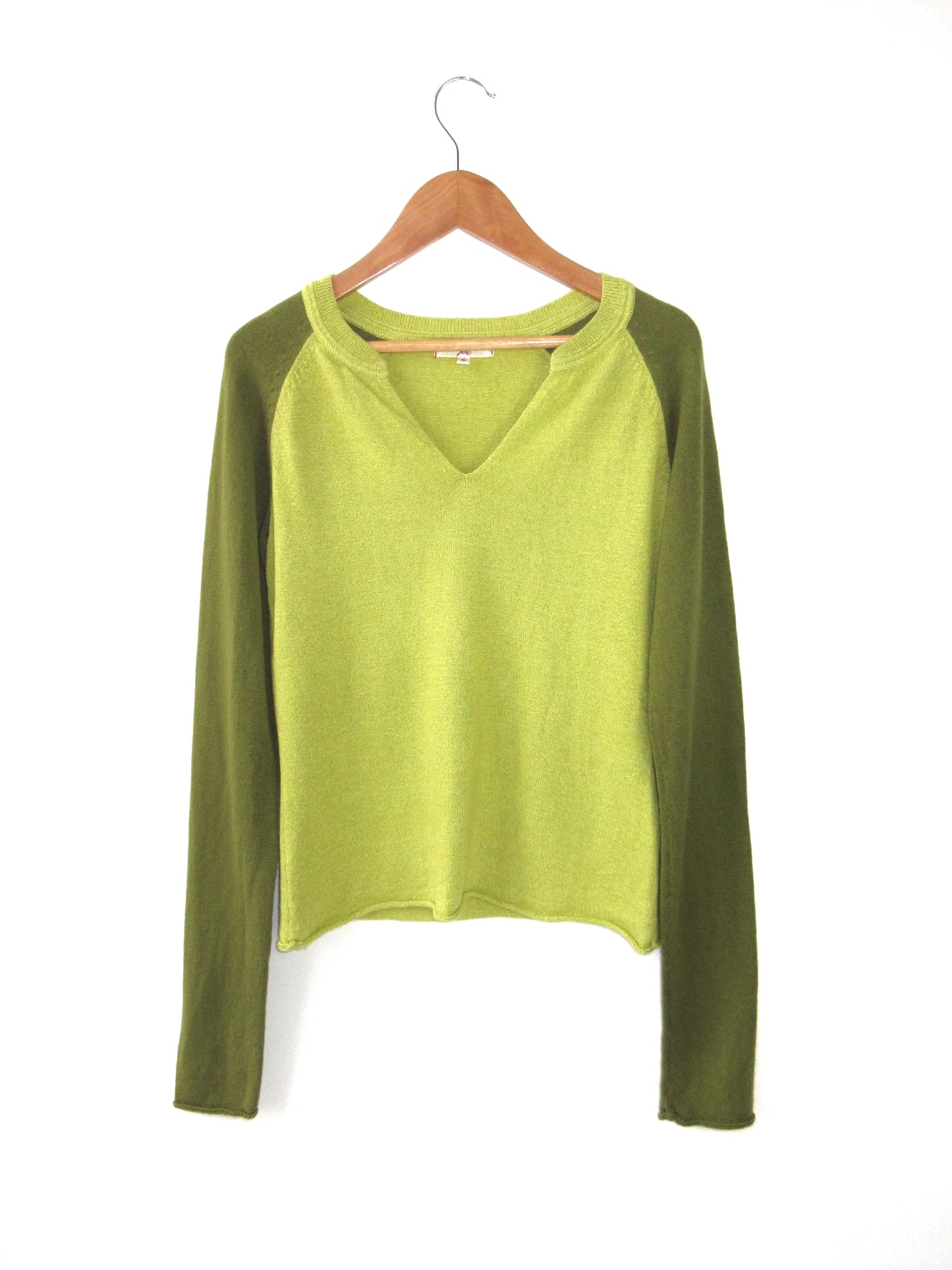 green color raglan sleeve knit top