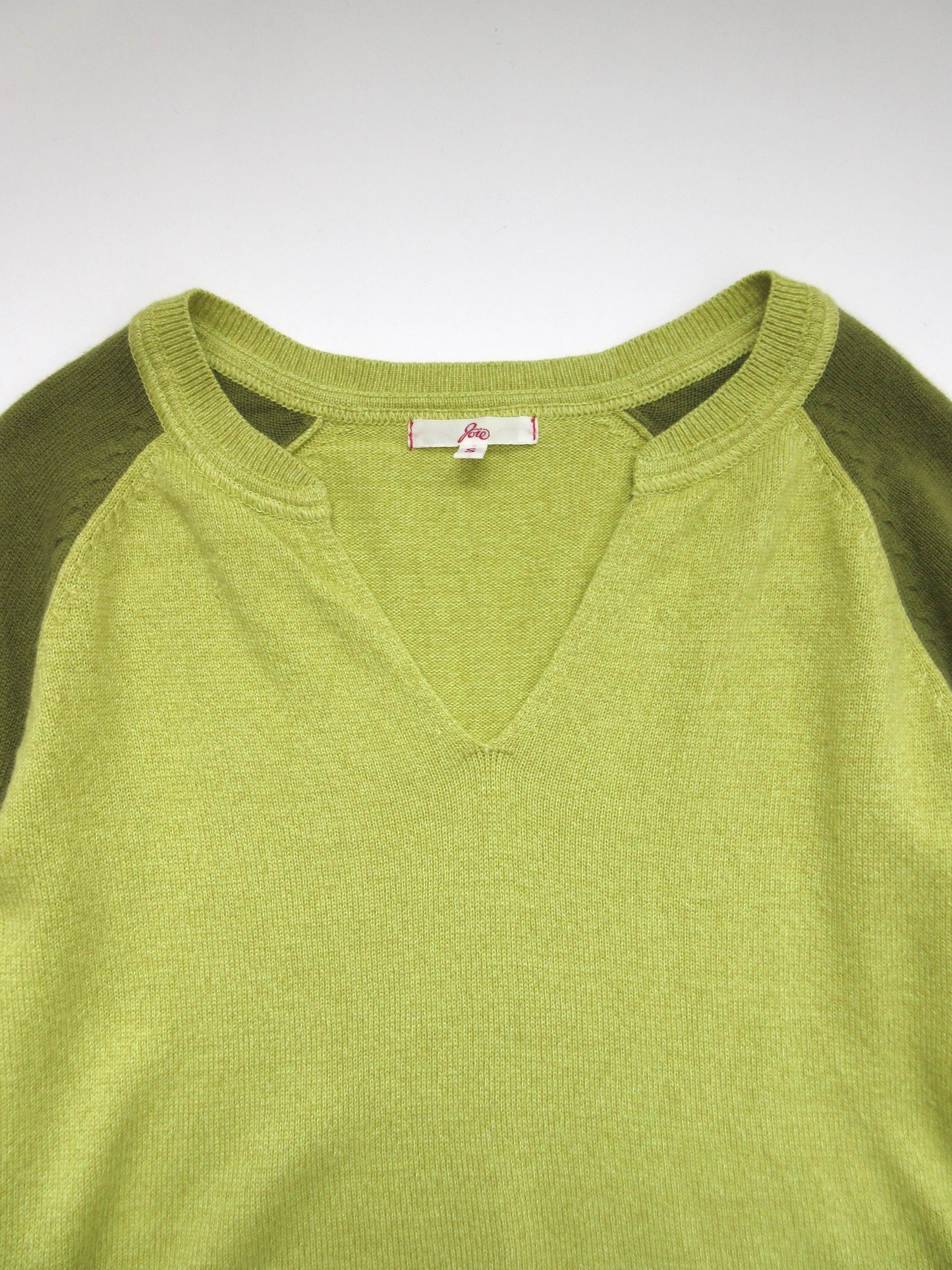 green color raglan sleeve knit top