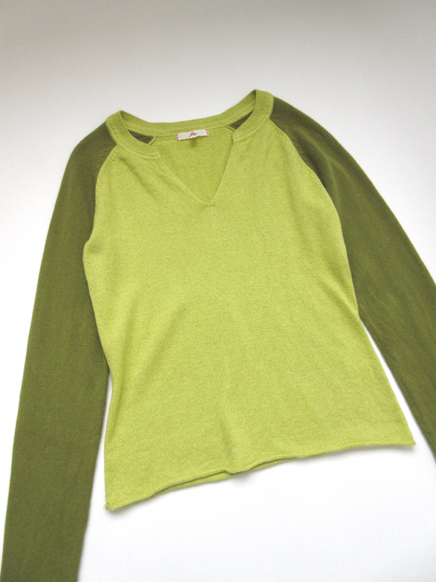 green color raglan sleeve knit top